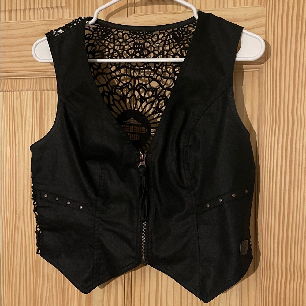 Black Lace Detail Vest - Picture 9 of 9